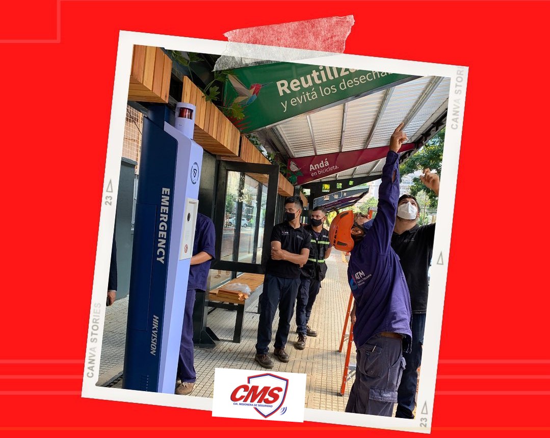 Instalación de tótem con botón antipánico en parada de colectivo, por CMS